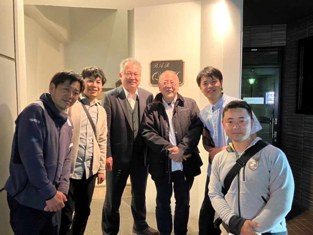 懇親会
左から岩本さん、谷口教授、山崎先生、上釜、トレーナー阿部さん